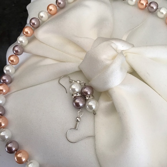 Multi Color Shell Pearl necklace earrings set - Picture 2 of 8